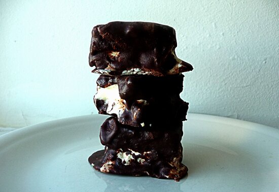 ice cream sandwich with peaches foster